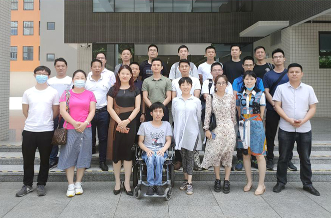 蜜桃在线播放定製家居多名員工獲高級工程師稱號